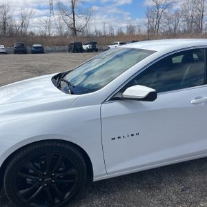 CHEVROLET MALIBU 1LT - 2