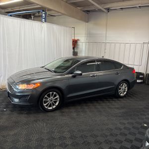 FORD FUSION SE - 3