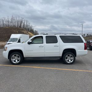 CHEVROLET SUBURBAN - 3