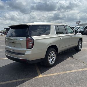 CHEVROLET SUBURBAN PREMIER - 8