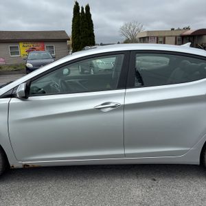 HYUNDAI ELANTRA GLS - 4