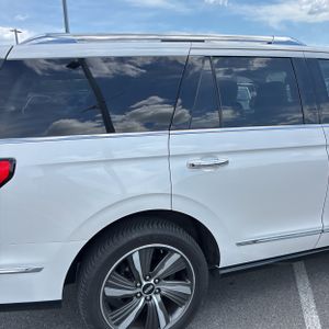 LINCOLN NAVIGATOR BLACK LABEL - 9