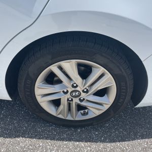 2019 Hyundai ELANTRA SE — миниатюра 18