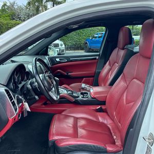 صورة 31 لـ 2016 Porsche CAYENNE BASE