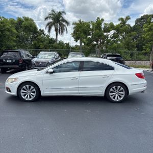 2010 Volkswagen CC SPORT photo 3