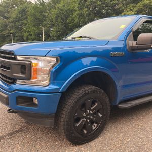 2019 FORD F-150 XLT photo 2