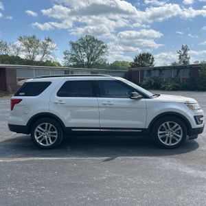 FORD EXPLORER XLT - 10