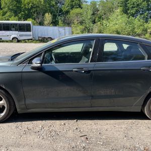FORD FUSION SE - 4
