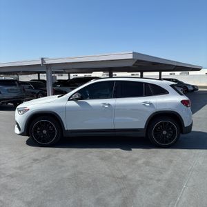 MERCEDES-BENZ GLA - 3