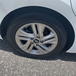 2019 Hyundai ELANTRA SE — миниатюра 19