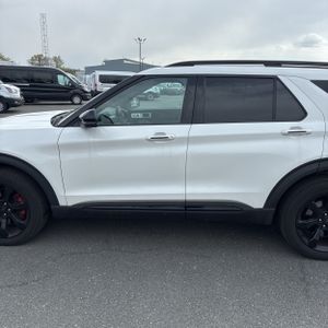 FORD EXPLORER ST - 4