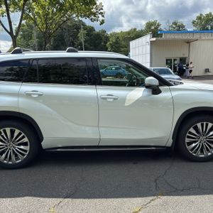 صورة 11 لـ 2024 Toyota HIGHLANDER PLATINUM