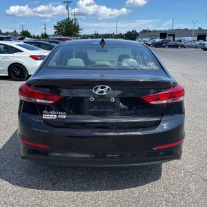 صورة 7 لـ 2017 Hyundai ELANTRA SE