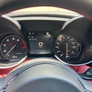 صورة 40 لـ 2021 ALFA Romeo GIULIA QUADRIFOGLIO RWD