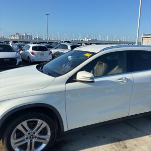 MERCEDES-BENZ GLA - 2