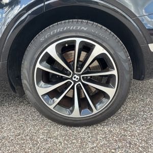 صورة 18 لـ 2019 Bentley BENTAYGA V8