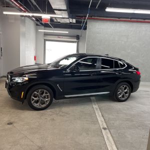 صورة 3 لـ 2023 BMW X4 XDRIVE30I