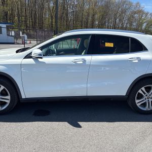 MERCEDES-BENZ GLA - 4