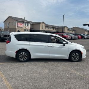 CHRYSLER PACIFICA HYBRID TOURING L - 10