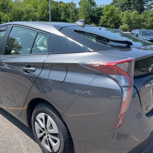 صورة 6 لـ 2017 Toyota PRIUS THREE