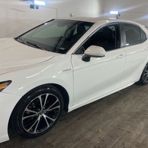 صورة 2 لـ 2018 Toyota CAMRY HYBRID SE