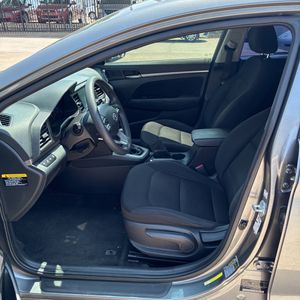 2019 Hyundai ELANTRA SEL — миниатюра 32