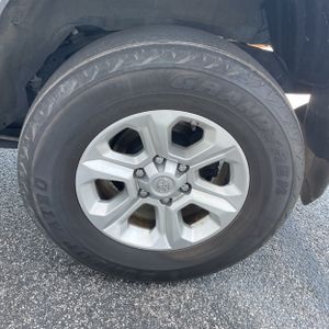 2021 Toyota 4RUNNER SR5 — миниатюра 14