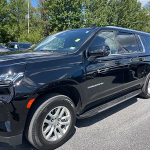 2024 Chevrolet SUBURBAN LT photo 2