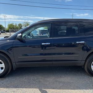 CHEVROLET TRAVERSE LS - 4