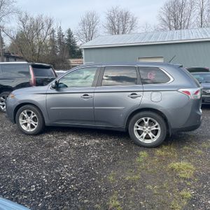 MITSUBISHI OUTLANDER GT - 3