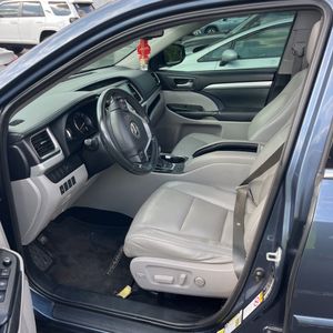 2015 Toyota HIGHLANDER XLE thumbnail 32