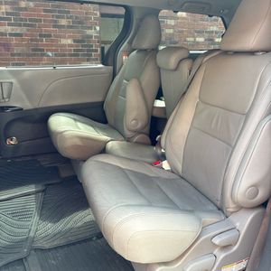 2016 Toyota SIENNA XLE 8-PASSENGER 照片 34