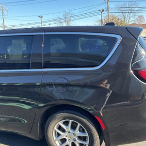 CHRYSLER PACIFICA TOURING L - 6