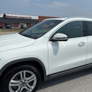صورة 2 لـ 2021 Mercedes-BENZ GLA