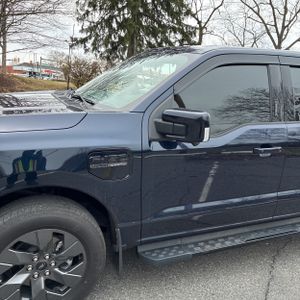 FORD F-150 LIGHTNING LARIAT - 2