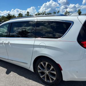 2017 Chrysler PACIFICA LIMITED — фото 5