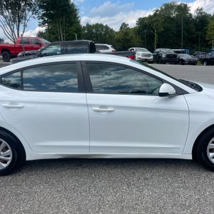 صورة 9 لـ 2019 Hyundai ELANTRA SE