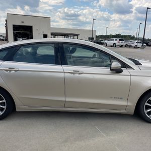 2017 FORD FUSION HYBRID S — фото 11