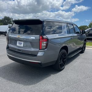 CHEVROLET SUBURBAN LT - 8