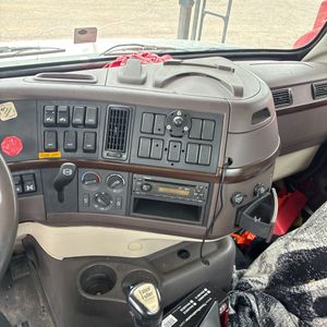 2013 Volvo COMMERCIAL VAH64-200 113"BBC CONV CAB DC SBA TRACT thumbnail 26