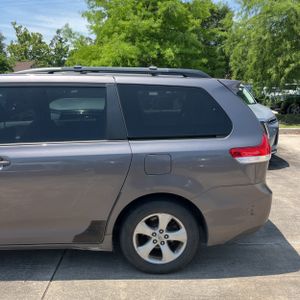 TOYOTA SIENNA - 6