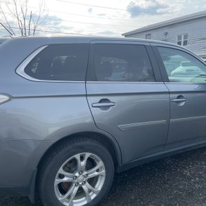 MITSUBISHI OUTLANDER GT - 9