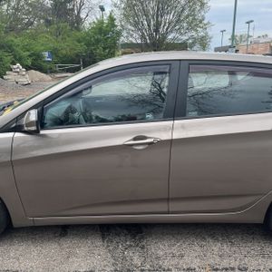 HYUNDAI ACCENT SE - 4