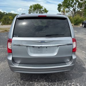 CHRYSLER TOWN AND COUNTRY TOURING - 7