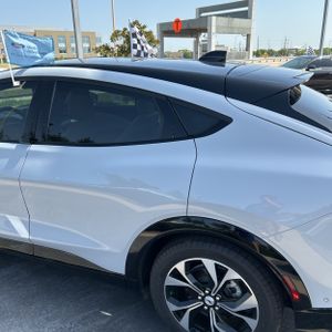 2023 FORD MUSTANG MACH-E PREMIUM — фото 5