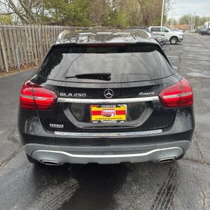 MERCEDES-BENZ GLA - 7