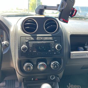 2017 JEEP COMPASS 75TH ANNIVERSARY EDITION — миниатюра 38