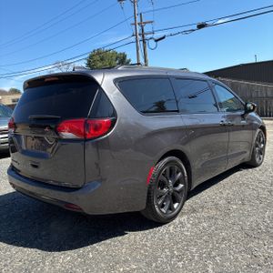 CHRYSLER PACIFICA TOURING L - 8