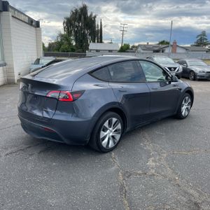 TESLA MODEL Y LONG RANGE - 8