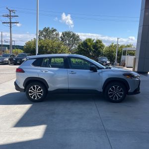 TOYOTA COROLLA CROSS - 10